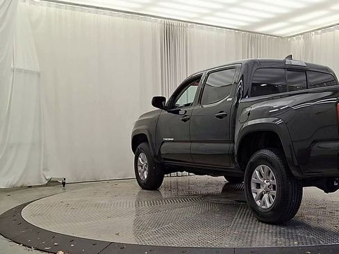 Certified 2016 Toyota Tacoma SR5 image 9