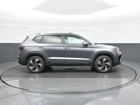 New 2026 Volkswagen Taos SE AWD/4WD image 8