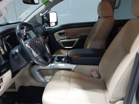 Used 2017 Nissan Titan SV image 20