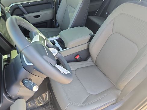 Used 2025 Land Rover Defender 110 S image 14