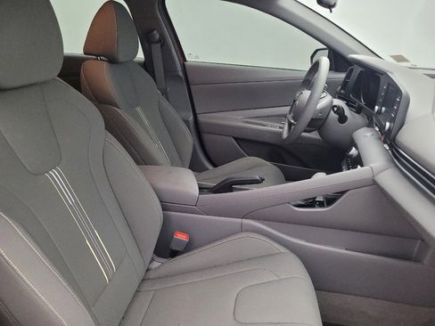 Used 2023 Hyundai Elantra SEL image 21
