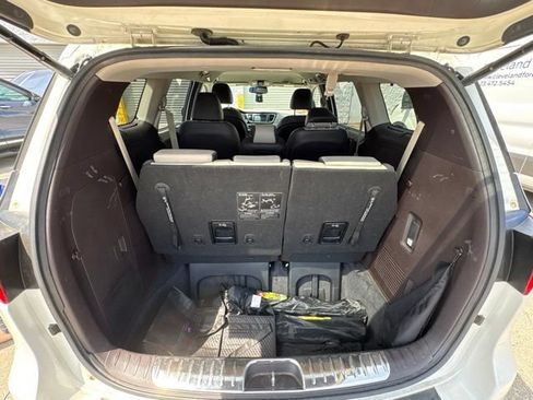 Used 2018 Kia Sedona SX Limited FWD image 32