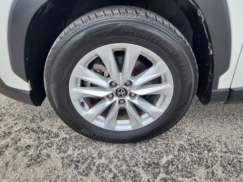 Used 2022 Toyota Corolla Cross LE FWD image 11