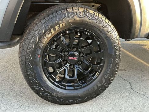 New 2026 GMC Canyon Elevation w/ LPO, Black Badging Package image 27