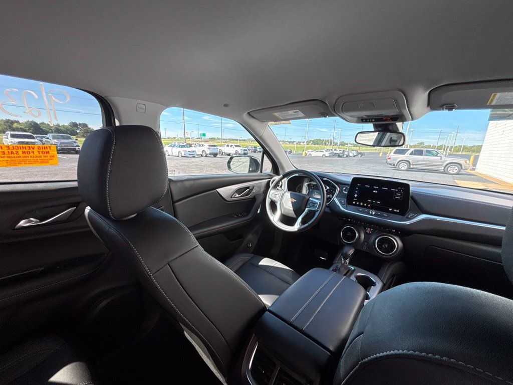 Used 2024 Chevrolet Blazer LT FWD image 29