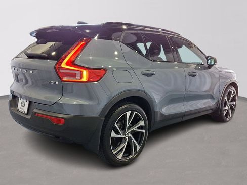 Used 2022 Volvo XC40 T5 R-Design w/ Climate Package image 4