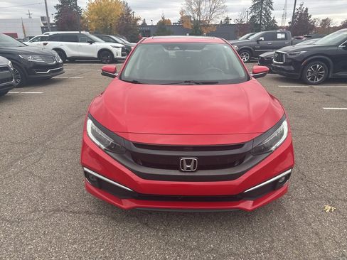 Used 2019 Honda Civic Touring image 2