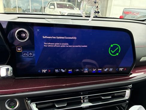 Used 2024 Chevrolet Traverse RS AWD/4WD image 9
