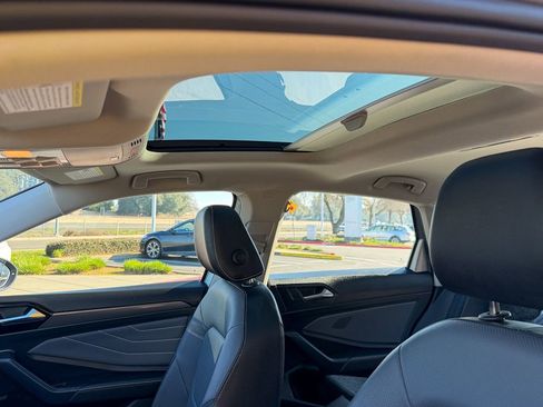 Certified 2025 Volkswagen Jetta SEL image 23