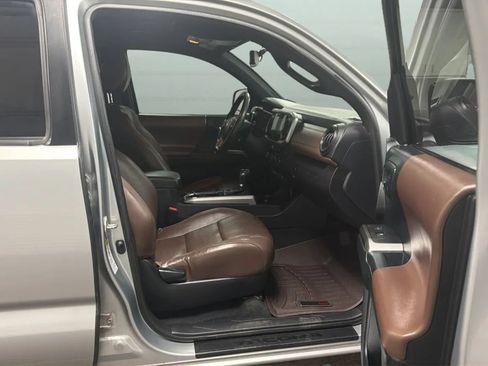 Used 2017 Toyota Tacoma Limited w/ Tow Package AWD/4WD image 22