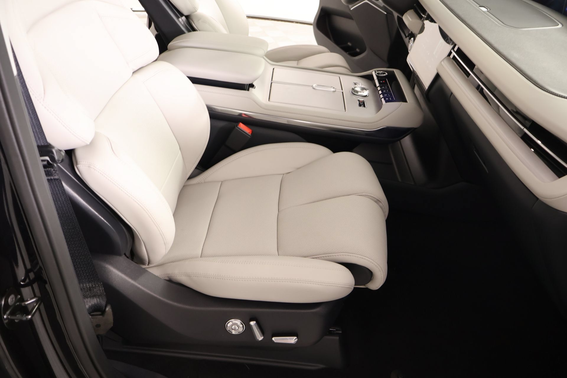 New 2025 Lincoln Navigator Reserve AWD/4WD image 15