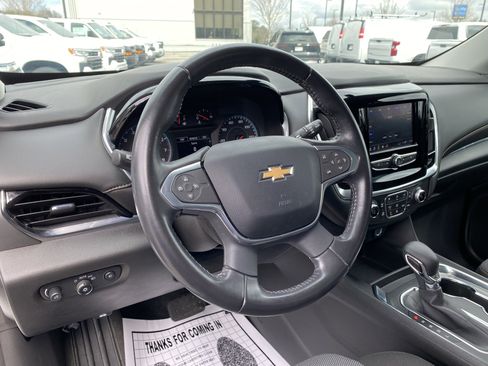 Used 2021 Chevrolet Traverse LT image 17
