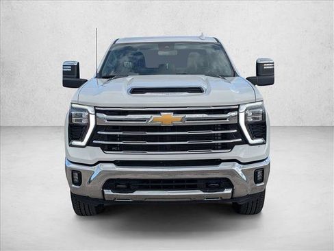 Used 2025 Chevrolet Silverado 2500 LTZ image 2