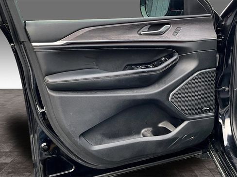 Used 2023 Jeep Grand Cherokee Overland w/ MOPAR Finishing Package image 12