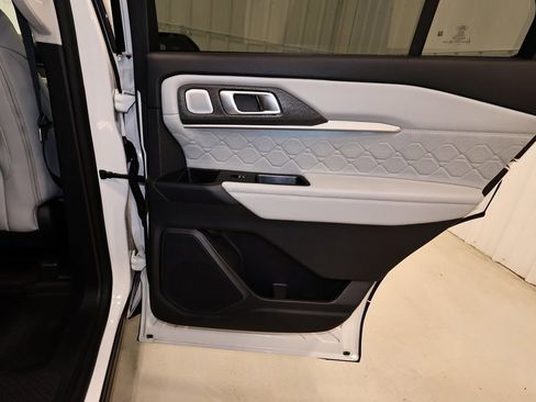 Certified 2025 Ford Explorer Platinum w/ Ultimate Package image 21