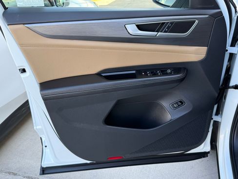 Used 2025 Volkswagen Atlas Cross Sport SE image 19