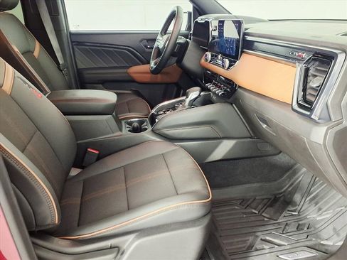 Used 2025 GMC Canyon AT4 image 21