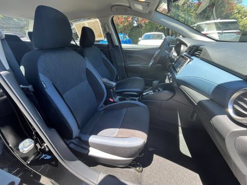 Used 2025 Nissan Versa SV FWD image 34