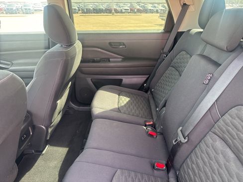 Used 2023 Nissan Pathfinder S image 33