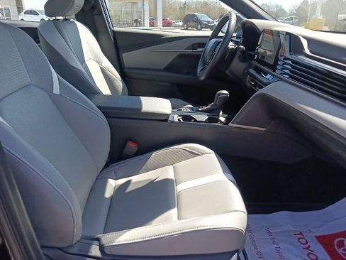 Used 2025 Toyota Camry SE image 32