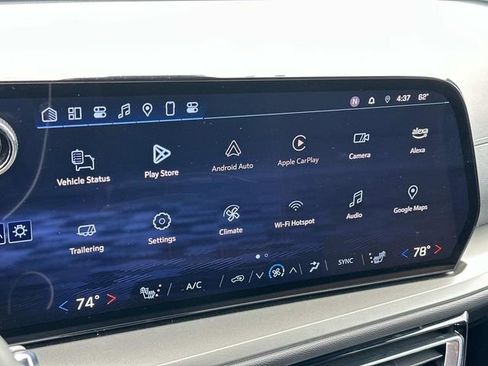 Used 2025 Chevrolet Traverse LT image 21