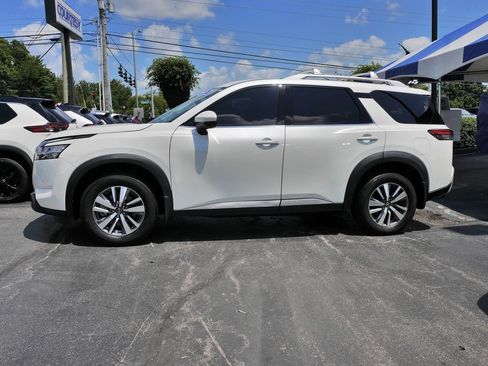 Used 2024 Nissan Pathfinder SL w/ Cargo Package AWD/4WD image 8