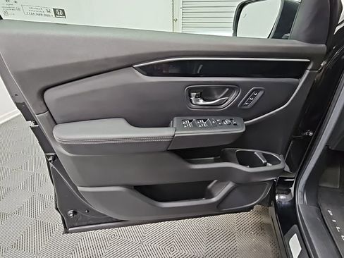 Used 2025 Honda Pilot EX-L image 30