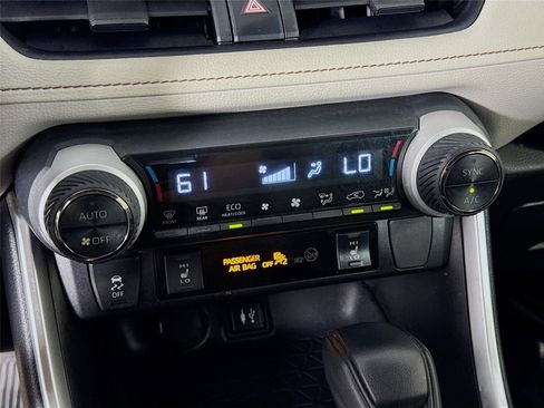 Used 2019 Toyota RAV4 XLE w/ Convenience Package FWD image 18