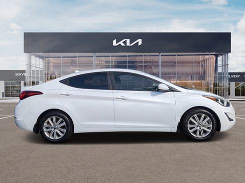Used 2015 Hyundai Elantra SE w/ Option Group 02 image 2