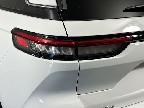 Used 2024 Jeep Grand Cherokee Laredo X image 36