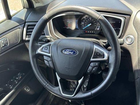 Used 2019 Ford Fusion Energi Titanium FWD image 9