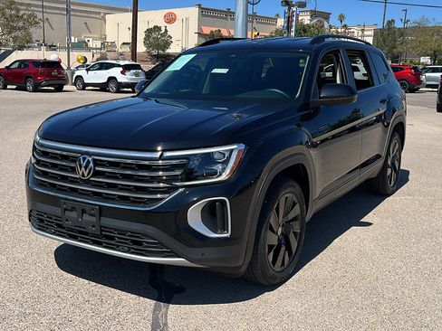 Used 2024 Volkswagen Atlas SE w/ Black Wheel Package image 3