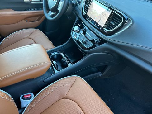 New 2026 Chrysler Pacifica Pinnacle image 18