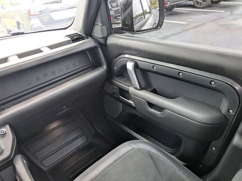 Used 2023 Land Rover Defender 110 V8 image 17
