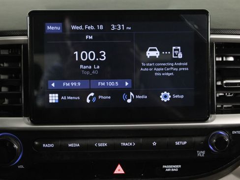 Certified 2024 Hyundai Venue SEL image 8