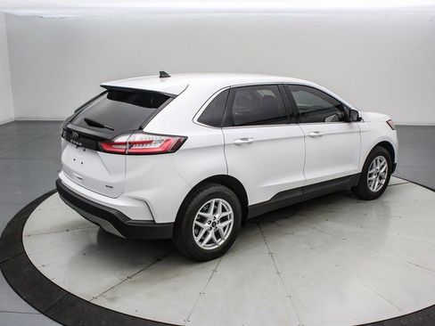 Certified 2022 Ford Edge SEL w/ Convenience Package image 4