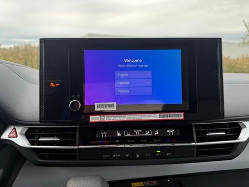 Used 2025 Toyota Sienna LE image 49