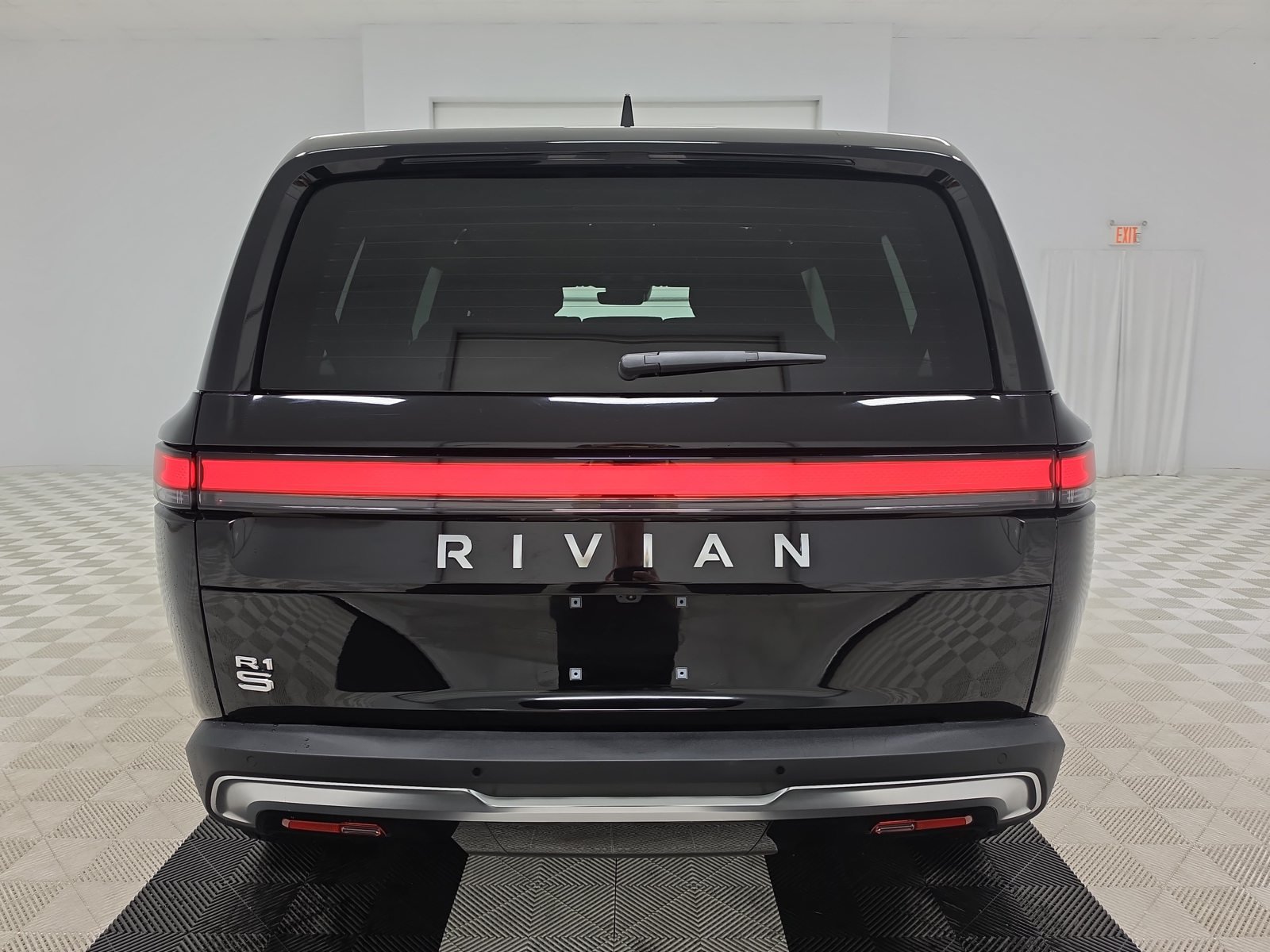Used 2023 Rivian R1S Adventure Dual AWD/4WD image 4