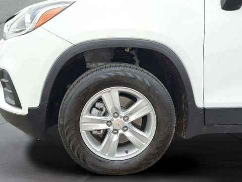 Used 2022 Chevrolet Trax LT w/ LT Convenience Package image 31