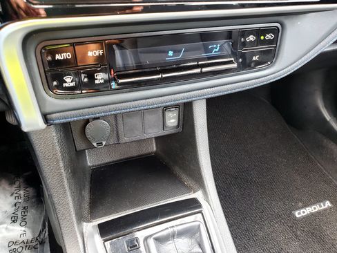 Used 2017 Toyota Corolla SE FWD image 41