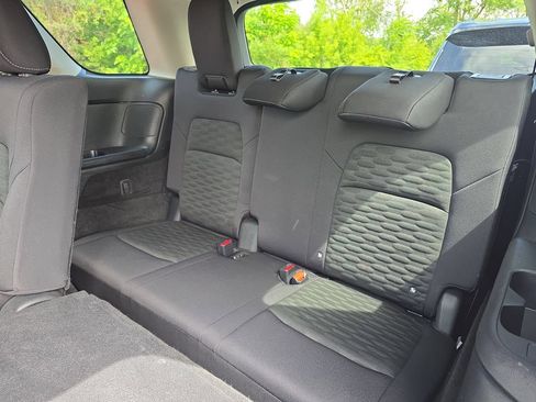 Used 2025 Nissan Pathfinder SV FWD image 24