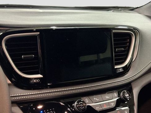 New 2026 Chrysler Pacifica Select image 14