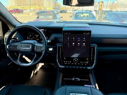 Used 2025 GMC Yukon Denali AWD/4WD image 9