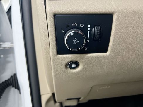 Used 2018 Jeep Grand Cherokee Limited w/ Luxury Group II image 18