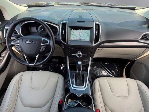 Certified 2018 Ford Edge Titanium w/ Technology Package FWD image 3