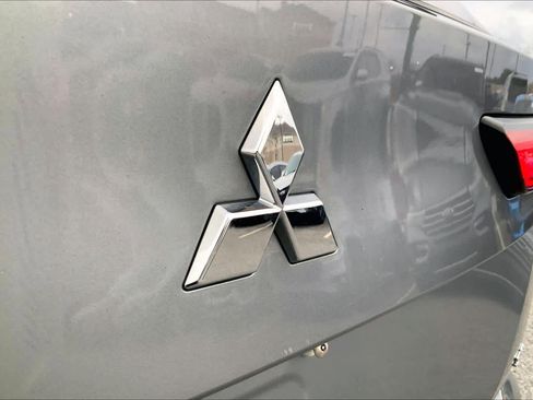 Used 2024 Mitsubishi Outlander SE image 9