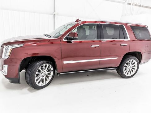 Used 2020 Cadillac Escalade Premium Luxury RWD image 3