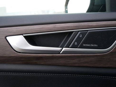 Used 2024 Volkswagen Atlas SEL Premium R-Line image 16