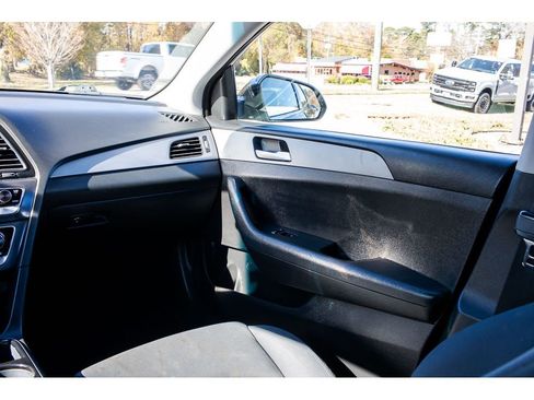 Used 2019 Hyundai Sonata SE image 15