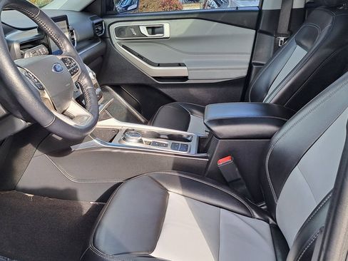 Used 2022 Ford Explorer XLT w/ Equipment Group 202A image 22